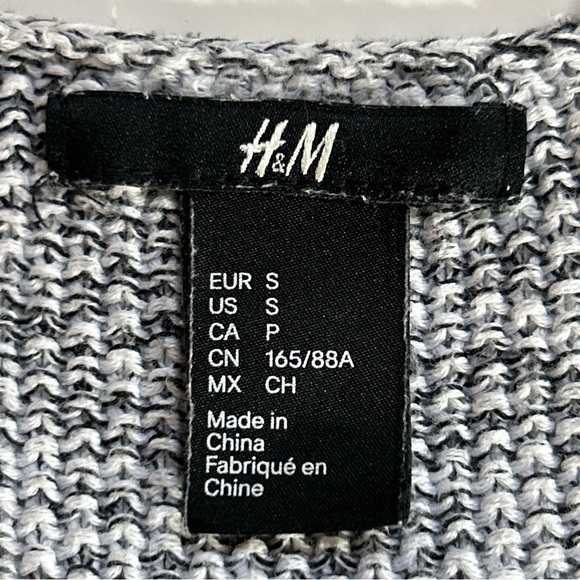 H&M Heather Gray V-Neck Sweater Size Small - Picture 5 of 9